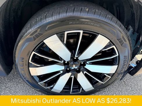 Used 2025 Mitsubishi Outlander SE FWD image 34