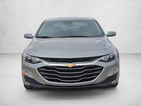 Used 2025 Chevrolet Malibu LT image 2