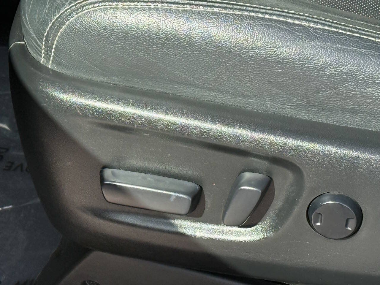 Used 2015 Toyota Sienna SE FWD image 9