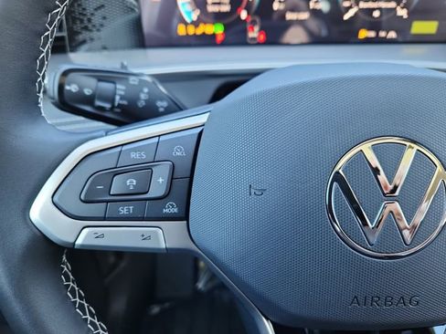 New 2026 Volkswagen Tiguan SE image 11