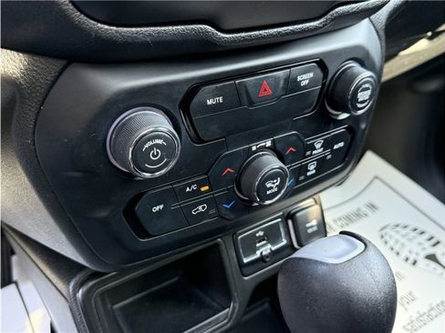 Used 2020 Jeep Renegade Altitude image 36