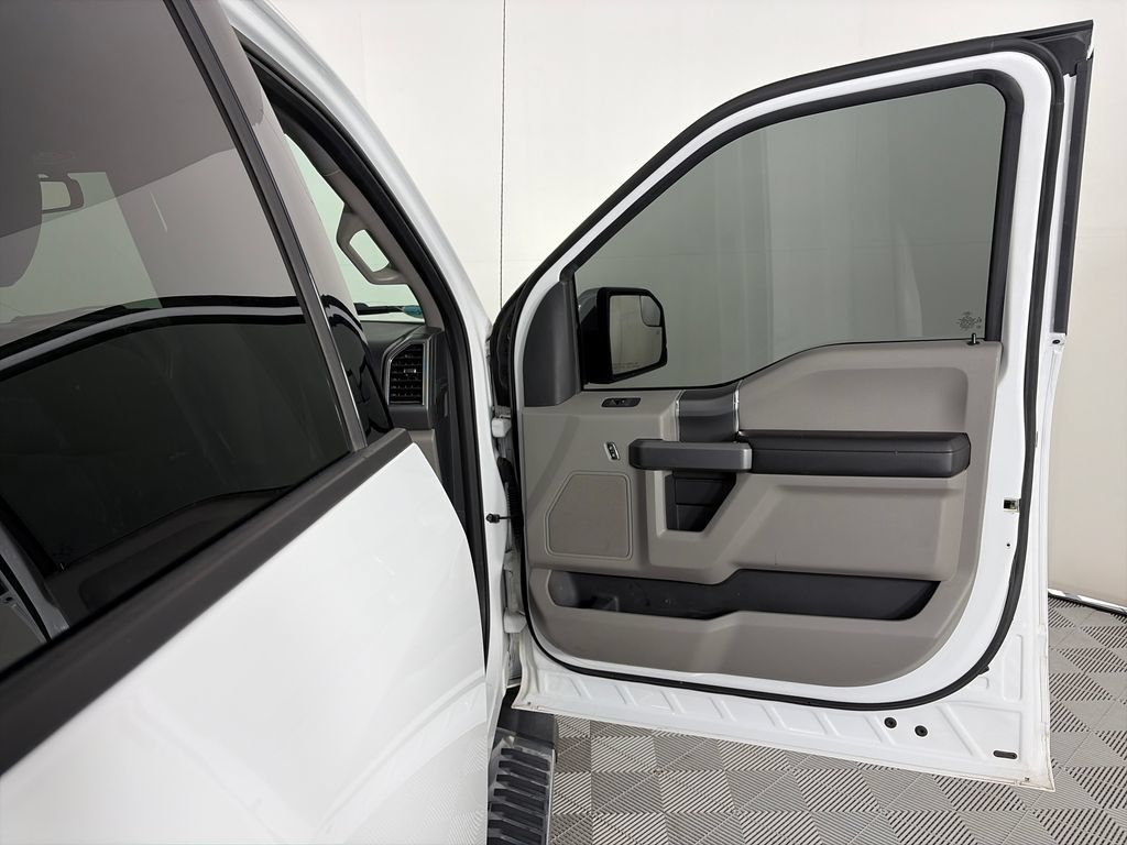 Used 2018 Ford F150 XLT w/ Equipment Group 302A Luxury AWD/4WD image 29
