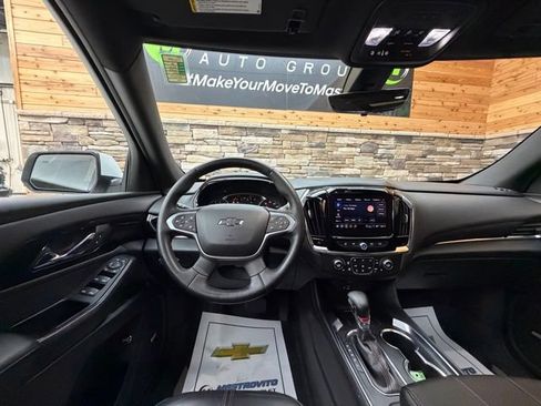 Used 2023 Chevrolet Traverse RS AWD/4WD image 19