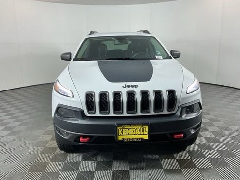 Used 2017 Jeep Cherokee Trailhawk AWD/4WD image 2
