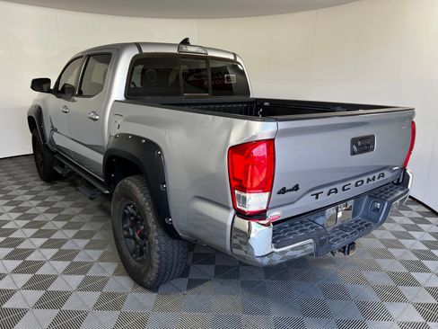 Used 2017 Toyota Tacoma SR5 w/ Tow Package AWD/4WD image 7