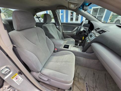 Used 2009 Toyota Camry LE FWD image 17