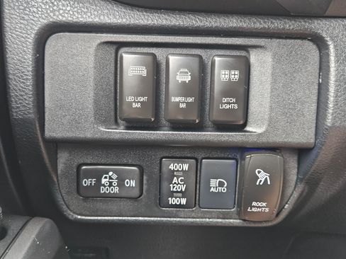 Used 2018 Toyota Tacoma TRD Pro AWD/4WD image 25