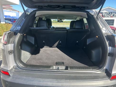 Used 2019 Jeep Cherokee Latitude Plus image 21