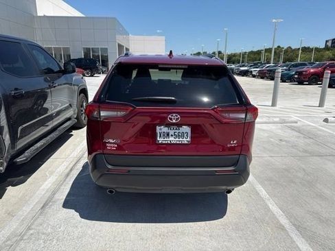 Used 2025 Toyota RAV4 LE AWD/4WD image 7