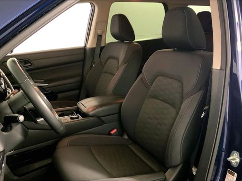 Used 2025 Nissan Pathfinder SV image 22