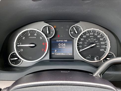 Used 2016 Toyota Tundra SR5 w/ Tow Package image 28