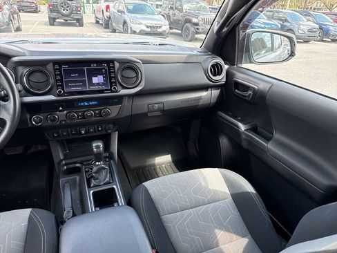 Used 2021 Toyota Tacoma TRD Off-Road w/ Technology Package AWD/4WD image 13