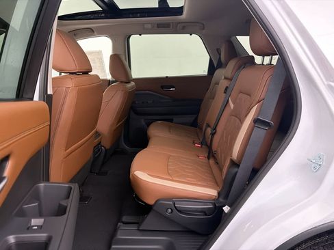 New 2026 Nissan Pathfinder Platinum w/ Cargo Package image 15
