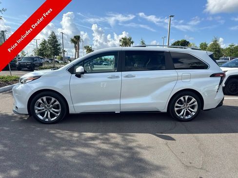 Used 2023 Toyota Sienna Platinum FWD image 2