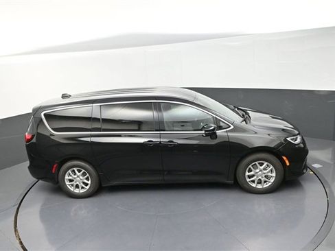 New 2026 Chrysler Pacifica Select image 16