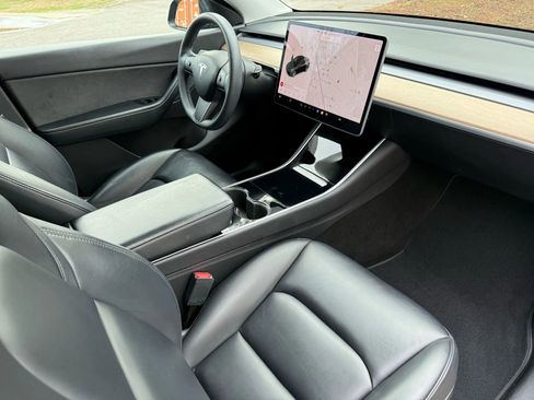 Used 2021 Tesla Model Y Long Range image 21