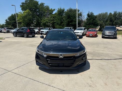 Used 2018 Honda Accord Sport image 2