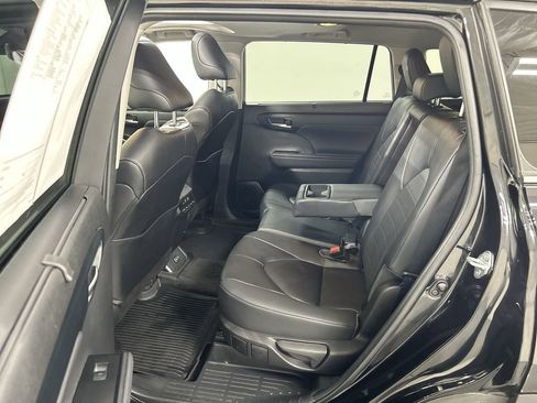 Used 2023 Toyota Highlander XLE AWD/4WD image 20