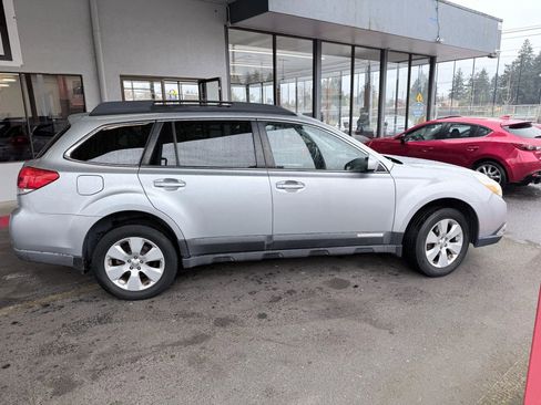Used 2012 Subaru Outback 2.5i Premium w/ All-Weather Pkg image 8
