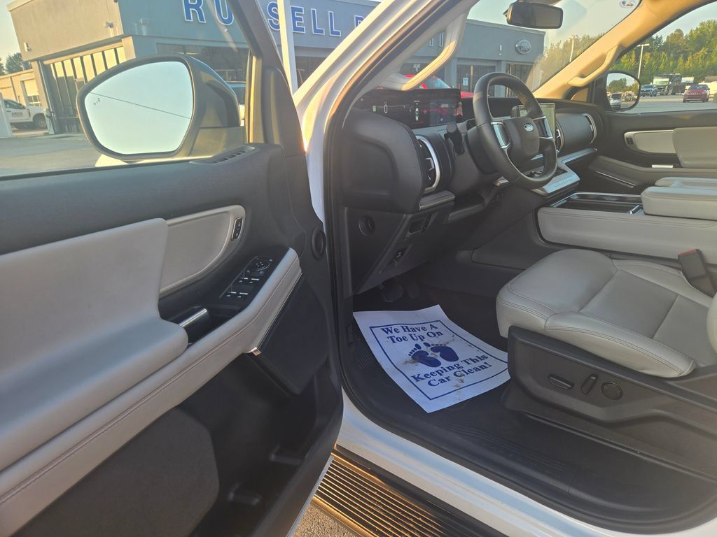 Used 2025 Ford Expedition Max Active RWD image 6