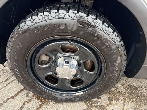 Used 2016 Ford Explorer XLT w/ Equipment Group 202A image 9