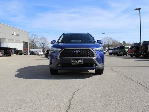 Used 2023 Toyota Corolla Cross XLE image 8