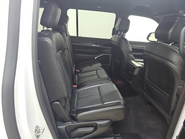 Used 2024 Jeep Wagoneer L Series II w/ Flexible Seating Group AWD/4WD image 20