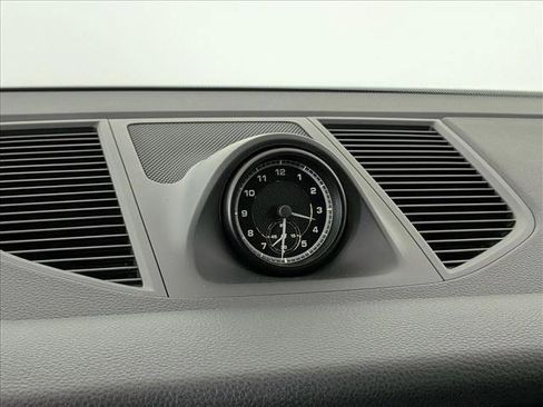 New 2026 Porsche Macan image 25