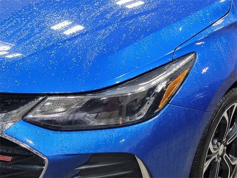 Used 2019 Chevrolet Cruze LT w/ Convenience Package image 9