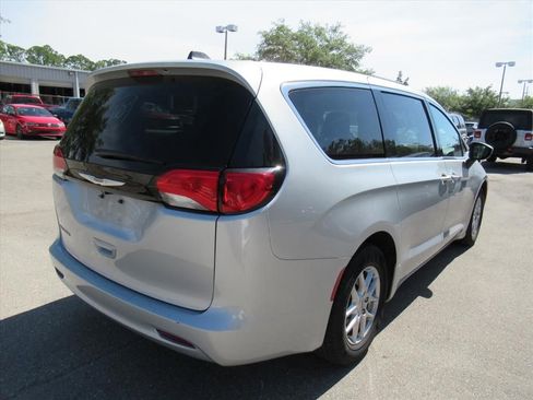 Used 2023 Chrysler Voyager LX FWD image 4