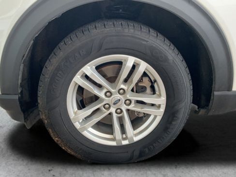 Used 2022 Ford Explorer XLT AWD/4WD image 25