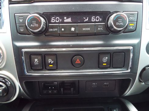 Used 2021 Nissan Titan SV w/ SV Convenience Package AWD/4WD image 18