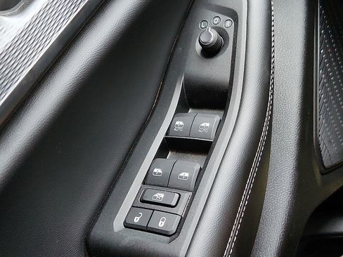 Used 2025 Jeep Grand Cherokee Laredo X RWD image 17