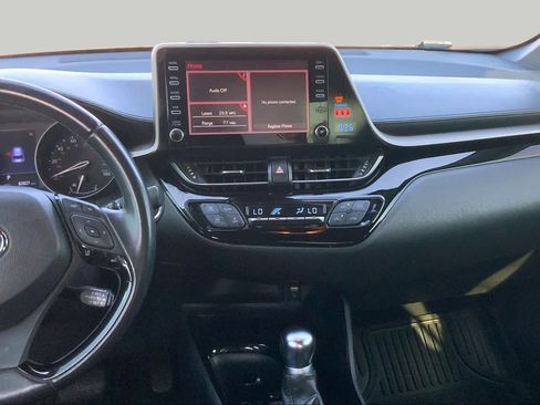 Used 2019 Toyota C-HR XLE FWD image 7