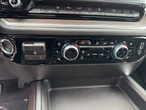 New 2025 GMC Sierra 2500 SLT image 21