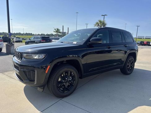 New 2026 Jeep Grand Cherokee Altitude RWD image 3