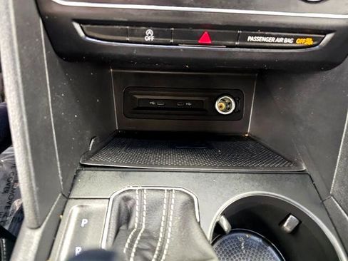 Used 2021 Volkswagen Atlas Cross Sport SE image 19