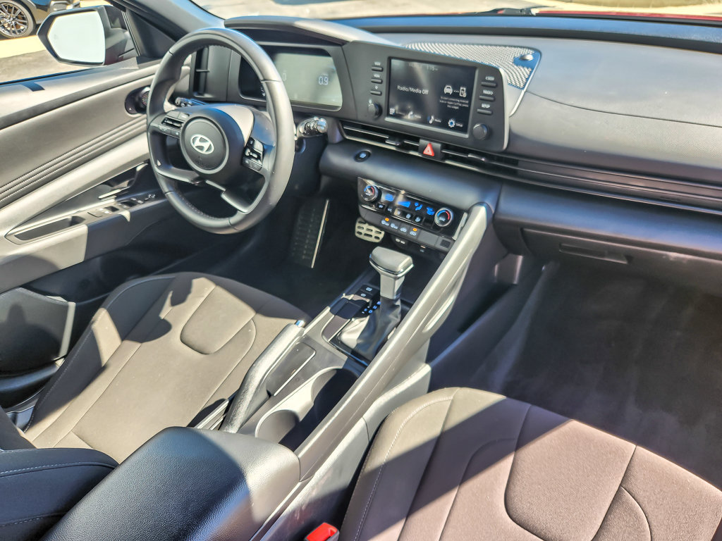 Used 2025 Hyundai Elantra Sport FWD image 20