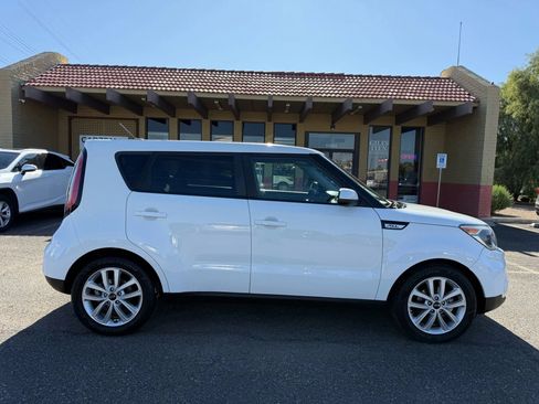 Used 2019 Kia Soul + image 12