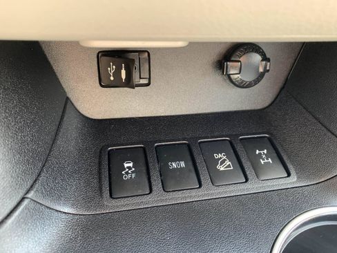 Used 2015 Toyota Highlander Plus AWD/4WD image 23