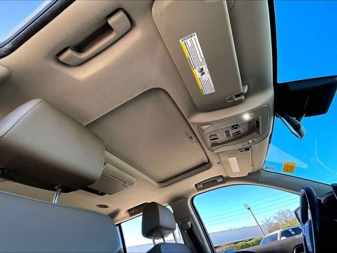 Used 2020 GMC Yukon SLT w/ Premium Edition image 13