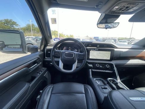 Used 2024 GMC Sierra 2500 Denali w/ Denali Reserve Package AWD/4WD image 5