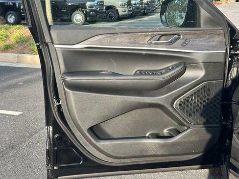 New 2025 Jeep Grand Cherokee Limited w/ Black Appearance Package image 10