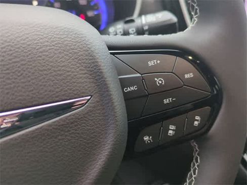 New 2026 Chrysler Pacifica Select image 25