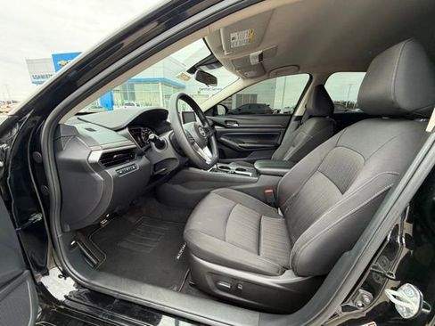 Used 2025 Nissan Altima 2.5 SV FWD image 16