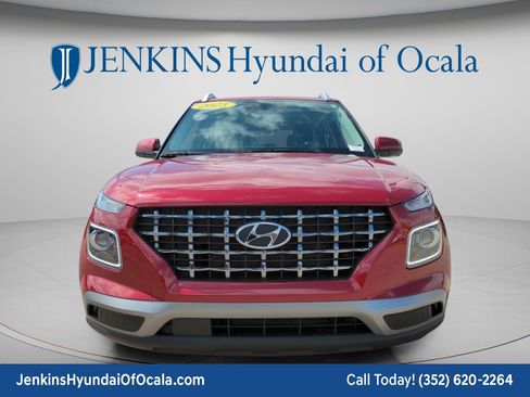 Certified 2025 Hyundai Venue Limited FWD image 8