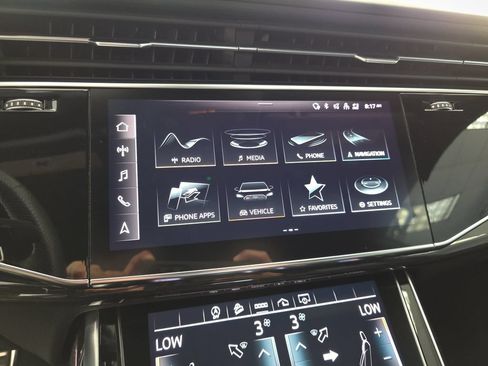 Used 2021 Audi RS Q8 w/ Carbon Optic Package AWD/4WD image 22