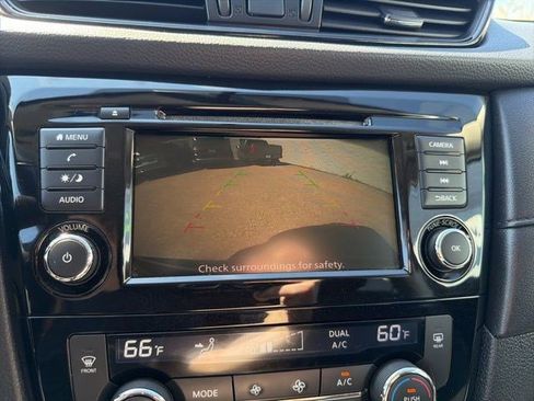 Used 2018 Nissan Rogue SV image 30