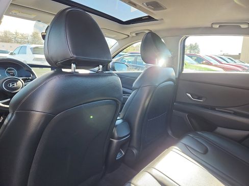 Used 2024 Hyundai Elantra Limited image 25