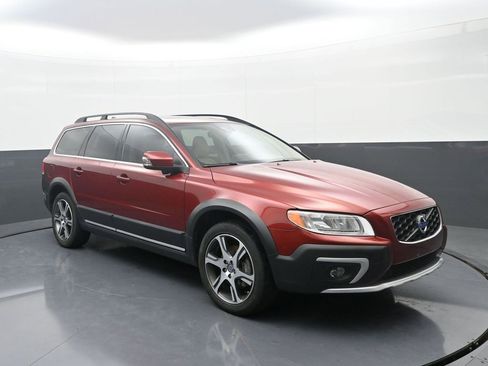 Used 2015 Volvo XC70 T6 w/ Proximity Package AWD/4WD image 3